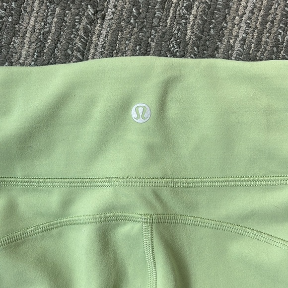 Green Lululemon Leggings with pockets - Picture 4 of 5